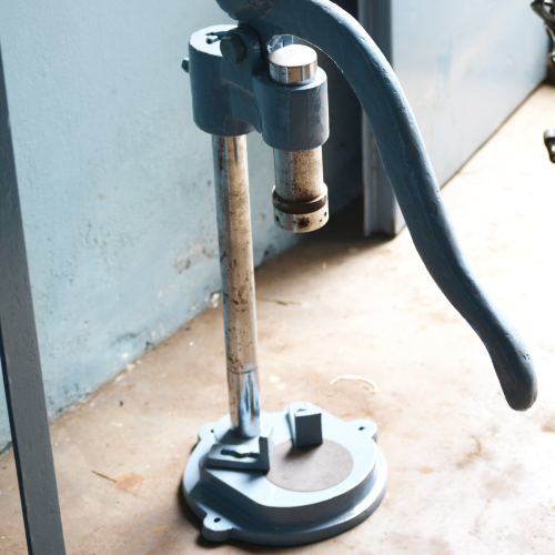 CROWN CAP SEALING MACHINE A-11
